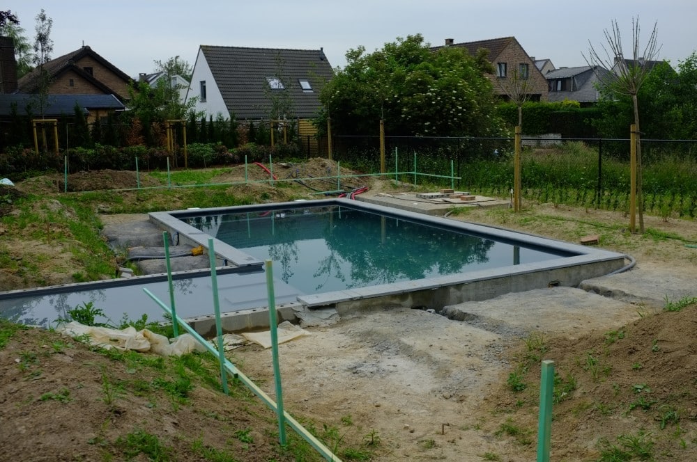 Aménagement de l'espace attenant à la piscine